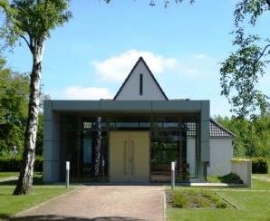 Feierhalle Bentwisch Außenansicht - P1040100 Feierhalle Bentwisch Außenansicht - P1040100