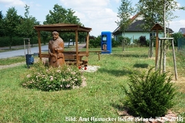 Gemeinde Mönchhagen Mönch mit Bücherzelle Gemeinde Mönchhagen Mönch mit Bücherzelle