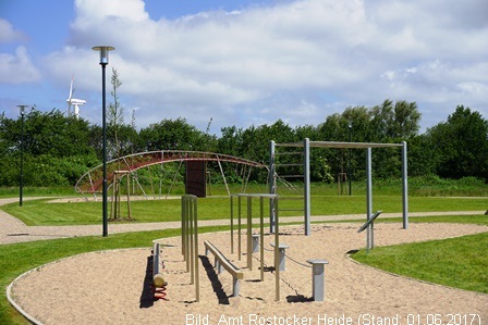 Generationenpark "KEGEL" in Mönchhagen - Balancierstecke, Hangelleiter Kometenschweif mit Beschriftung Generationenpark