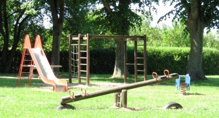 Spielplatz der Gemeinde Mönchhagen "Am Sportplatz" - Teilansicht