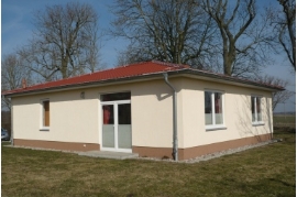 Blaha-Dorfgemeinschaftshaus Mandelshagen außen hinten Blaha-Dorfgemeinschaftshaus Mandelshagen außen hinten