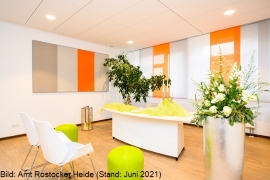 Brautpaar und Kinderhocker Brautpaar und Kinderhocker