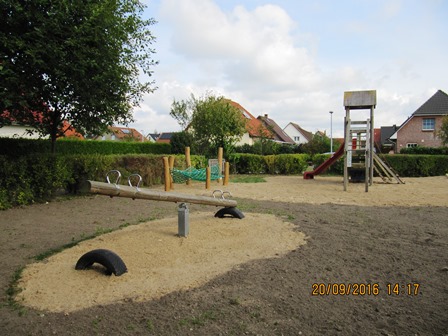Spielplatz "Fliederweg" in Rövershagen: Wippe, Kletterturm und Lümmel-Blatt